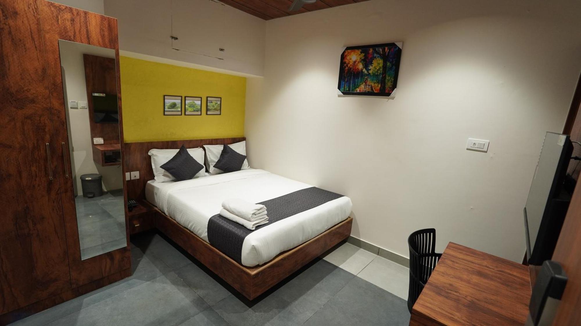 Hotel Hive Inn - Кожикоде Экстерьер фото