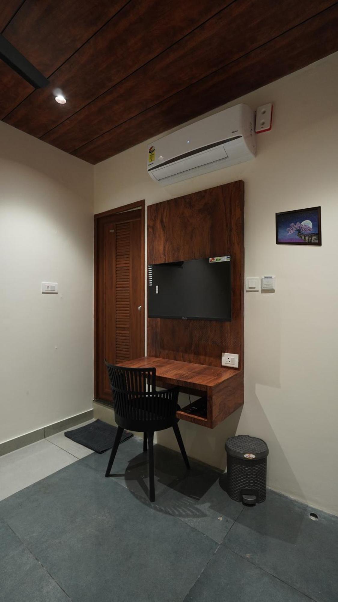Hotel Hive Inn - Кожикоде Экстерьер фото
