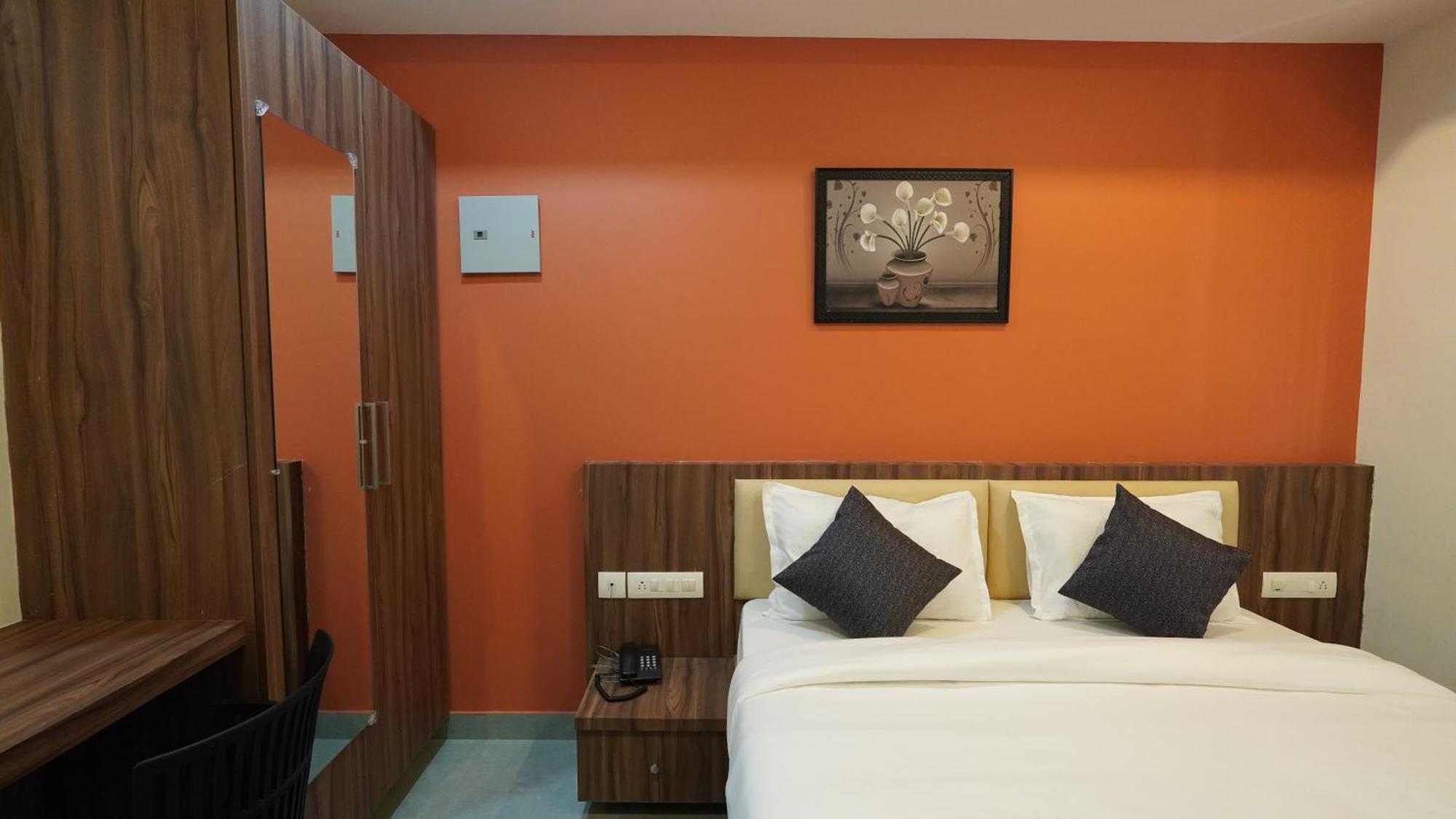 Hotel Hive Inn - Кожикоде Экстерьер фото