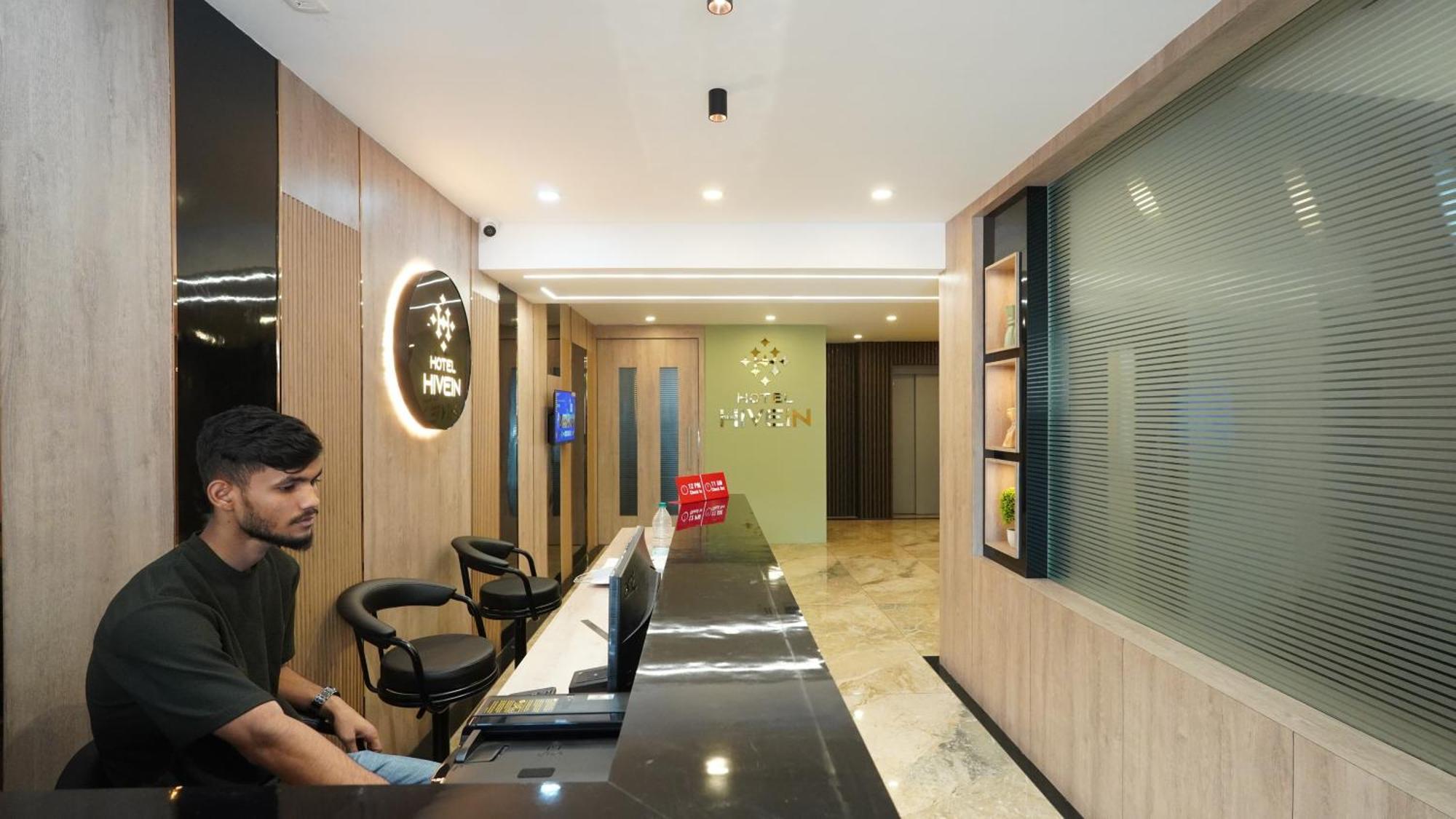 Hotel Hive Inn - Кожикоде Экстерьер фото