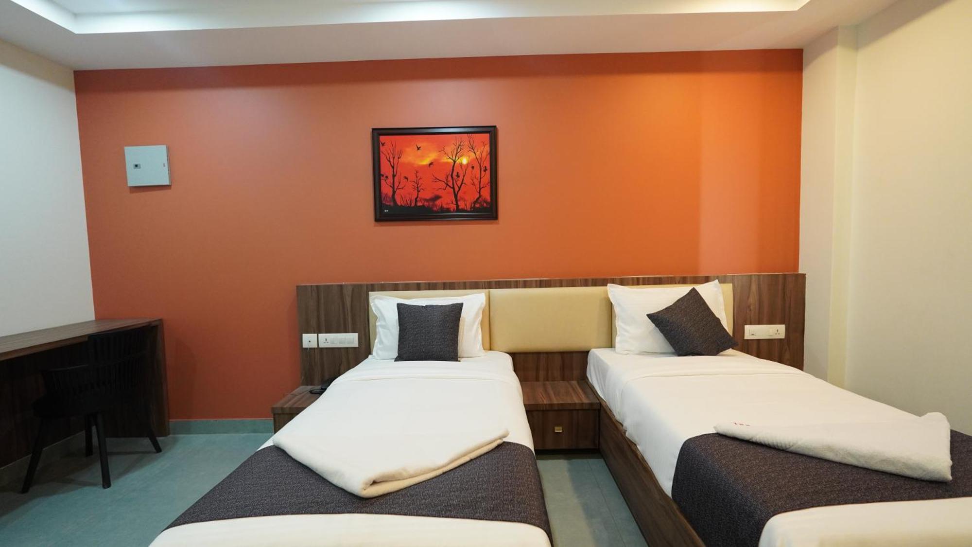 Hotel Hive Inn - Кожикоде Экстерьер фото